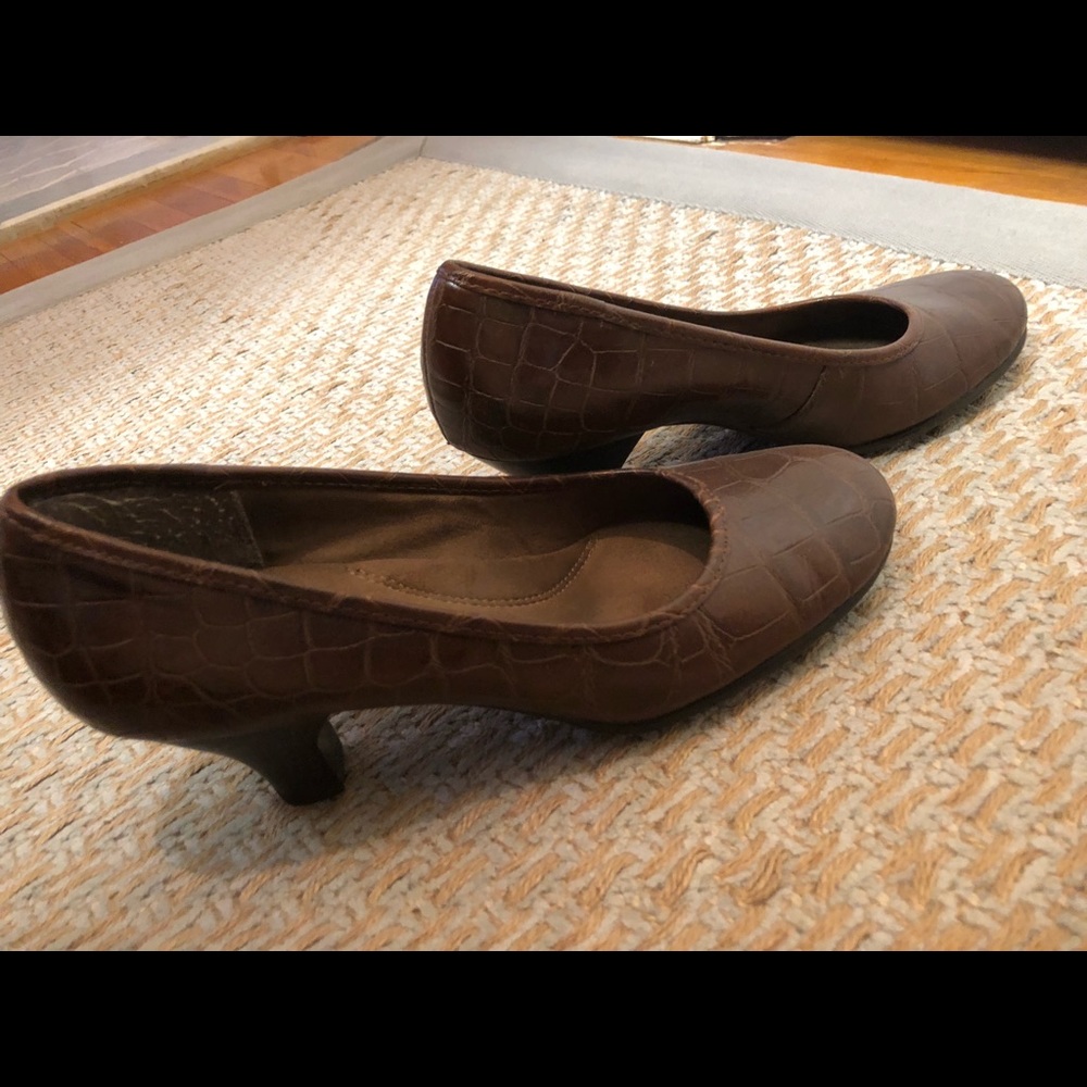 Shoes - Picture 2 of 4